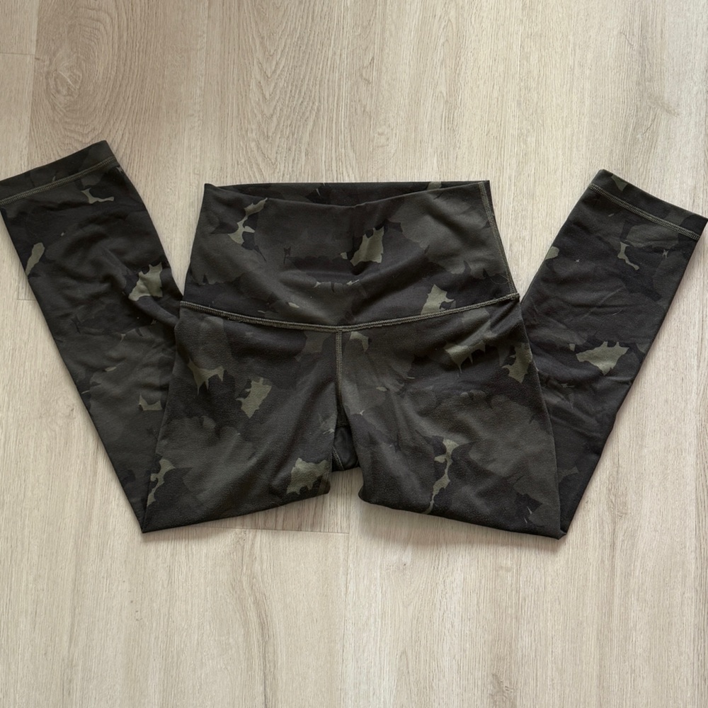 LULULEMON Camo Leaf High Ruse Wunder Under Legging - Size 6